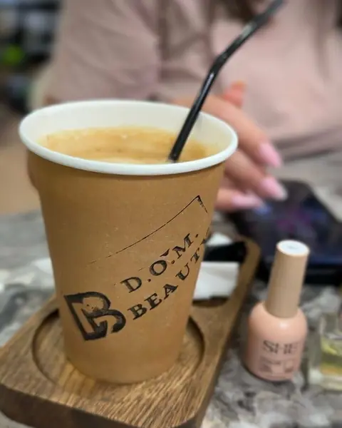 Кофе для гостей в фирменном стакане D.O.M. Beauty